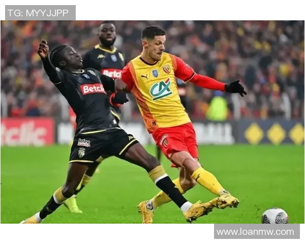 莱比锡大胜法兰克福，再次登顶德甲榜首