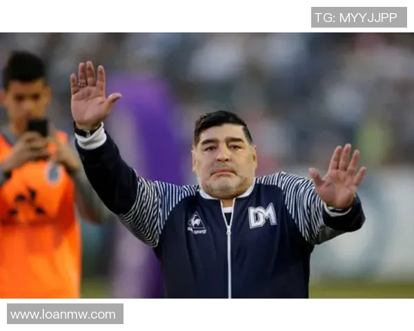 马拉多纳：足坛天才还是魔法师？